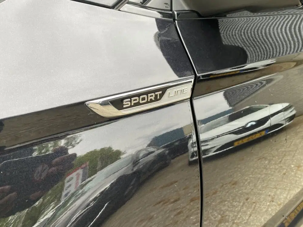 Skoda Karoq 1.5 TSI Sportline Business LEDER uit 2022, foto 4