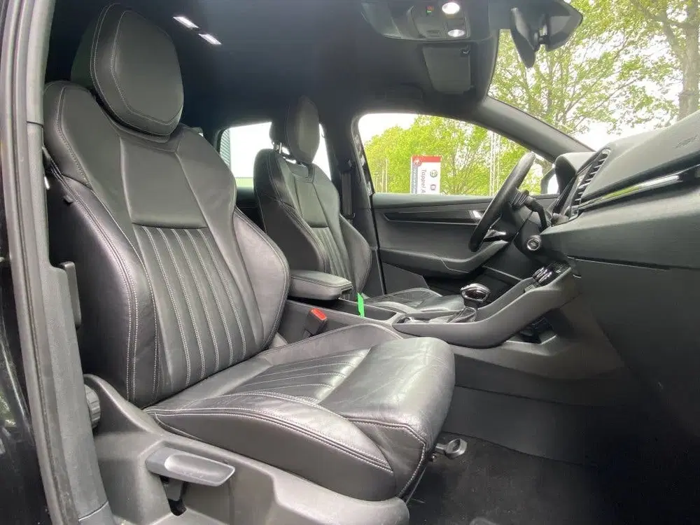 Skoda Karoq 1.5 TSI Sportline Business LEDER uit 2022, foto 7