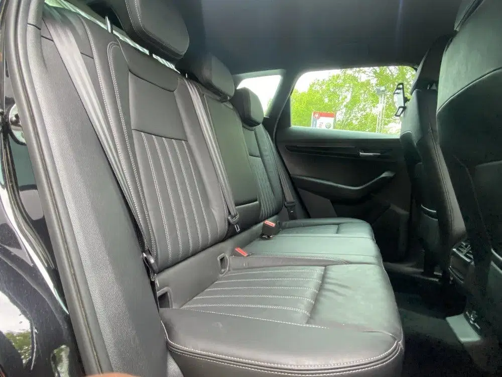 Skoda Karoq 1.5 TSI Sportline Business LEDER uit 2022, foto 8