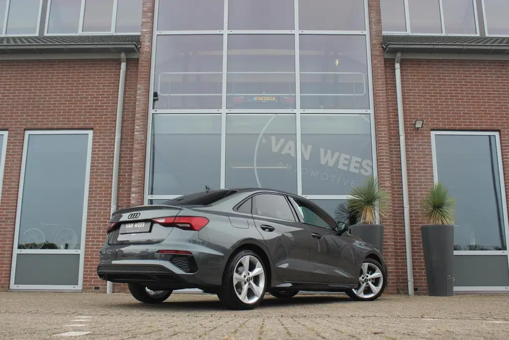 Audi A3 35 TFSI edition one S-Line 150 pk uit 2022, foto 5