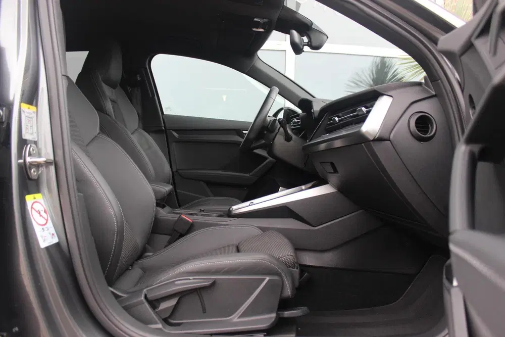 Audi A3 35 TFSI edition one S-Line 150 pk uit 2022, foto 6