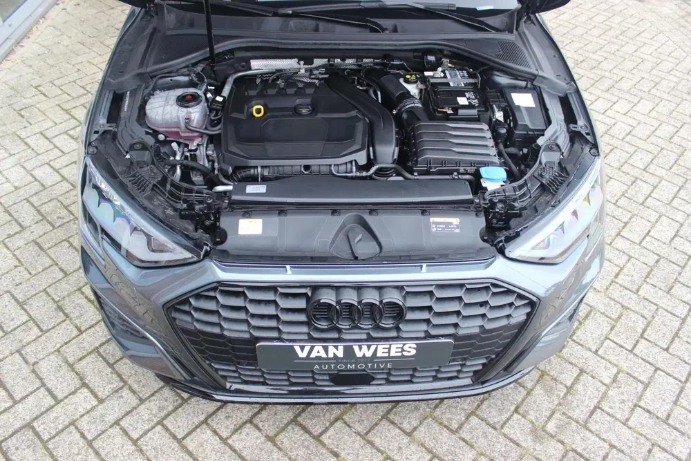 Audi A3 35 TFSI edition one S-Line 150 pk uit 2022, foto 7