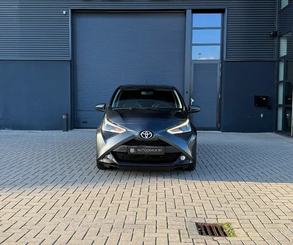 Toyota Aygo 1.0 VVT-i X-Joy Automaat uit 2020, foto 2