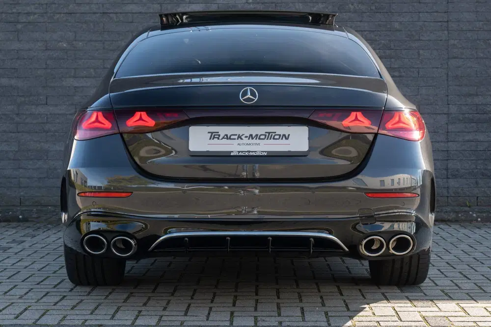 Mercedes-Benz E-Klasse 300 e AMG Line Panoramadak uit 2024, foto 10