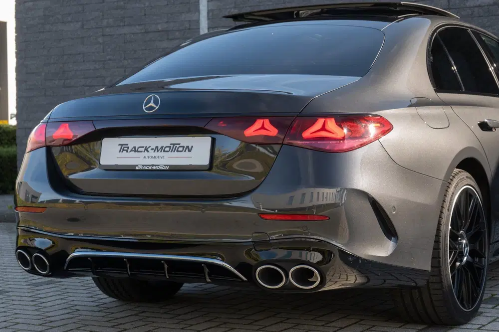 Mercedes-Benz E-Klasse 300 e AMG Line Panoramadak uit 2024, foto 11
