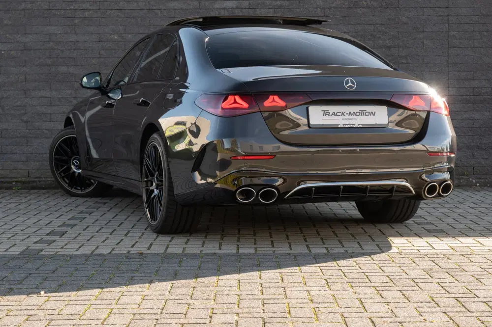 Mercedes-Benz E-Klasse 300 e AMG Line Panoramadak uit 2024, foto 12