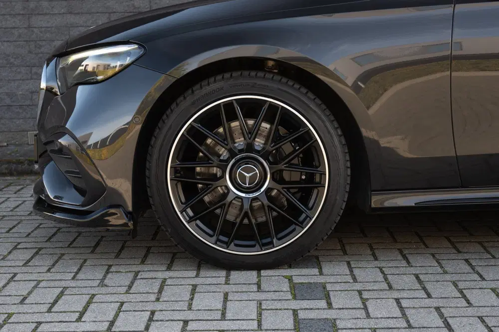 Mercedes-Benz E-Klasse 300 e AMG Line Panoramadak uit 2024, foto 15