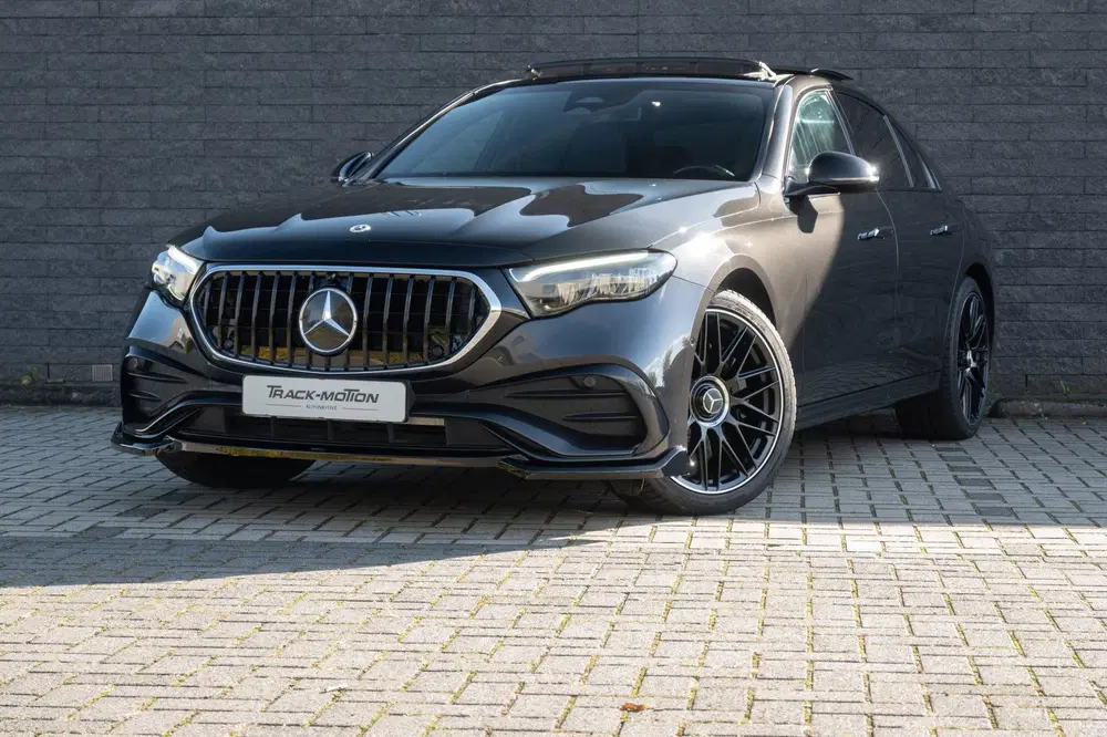 Mercedes-Benz E-Klasse 300 e AMG Line Panoramadak uit 2024, foto 3