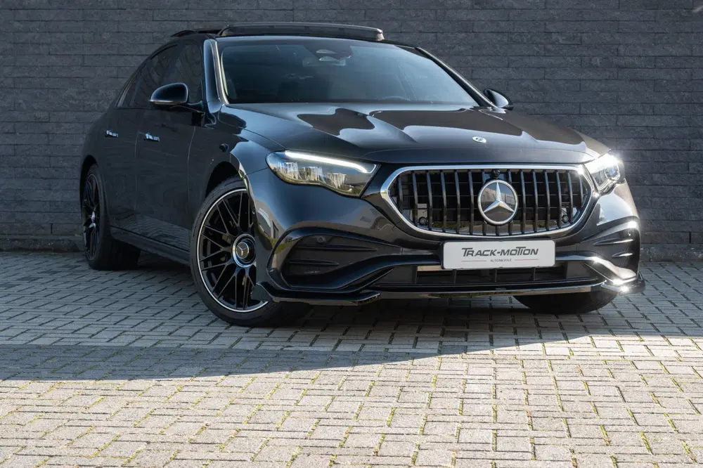 Mercedes-Benz E-Klasse 300 e AMG Line Panoramadak uit 2024, foto 4