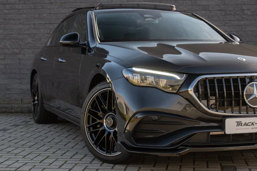 Mercedes-Benz E-Klasse 300 e AMG Line Panoramadak uit 2024, foto 5