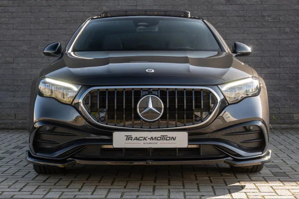Mercedes-Benz E-Klasse 300 e AMG Line Panoramadak uit 2024, foto 7
