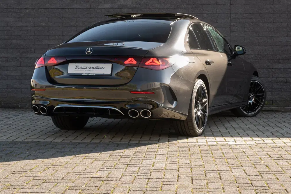 Mercedes-Benz E-Klasse 300 e AMG Line Panoramadak uit 2024, foto 9