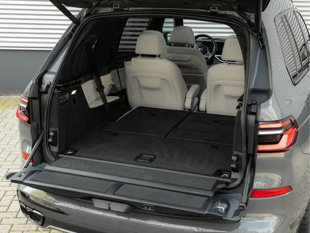 BMW X7 M60i uit 2023, foto 12