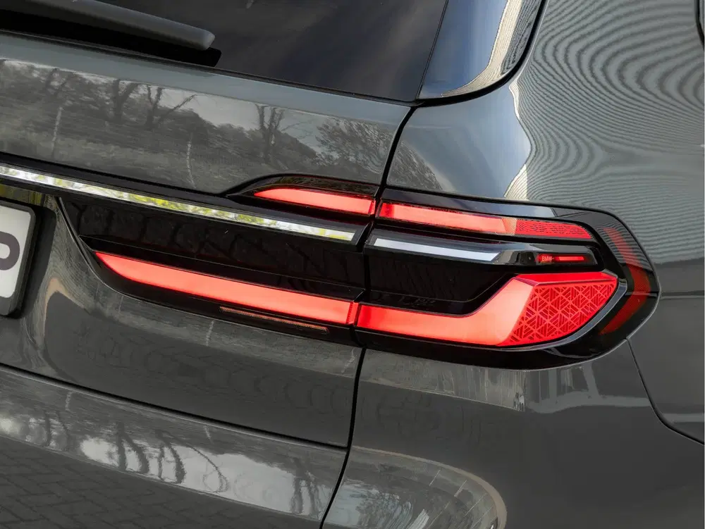 BMW X7 M60i uit 2023, foto 13