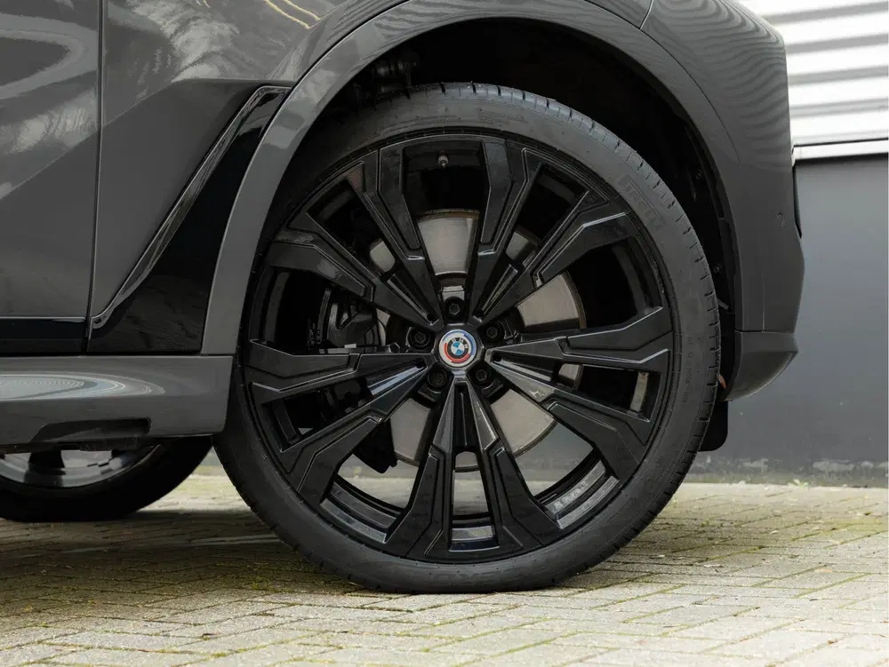 BMW X7 M60i uit 2023, foto 15