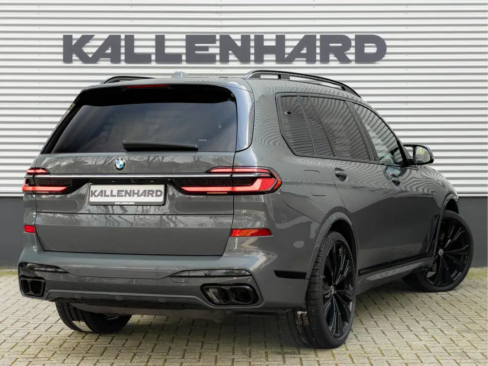 BMW X7 M60i uit 2023, foto 2