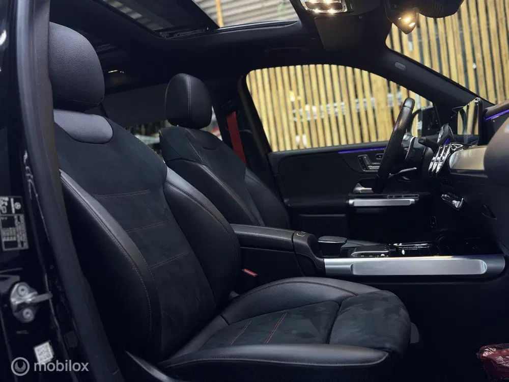 Mercedes-Benz GLB Mercedes GLB AMG 35 4MATIC uit 2020, foto 12
