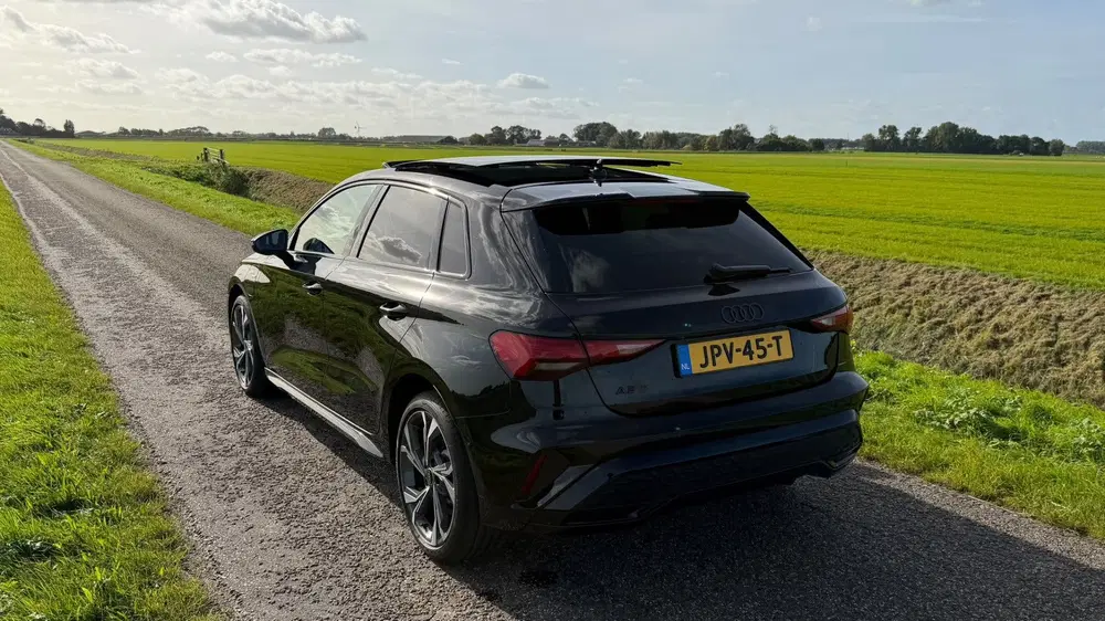 Audi A3 45 TFSI-e plug in hybride S line uit 2025, foto 7