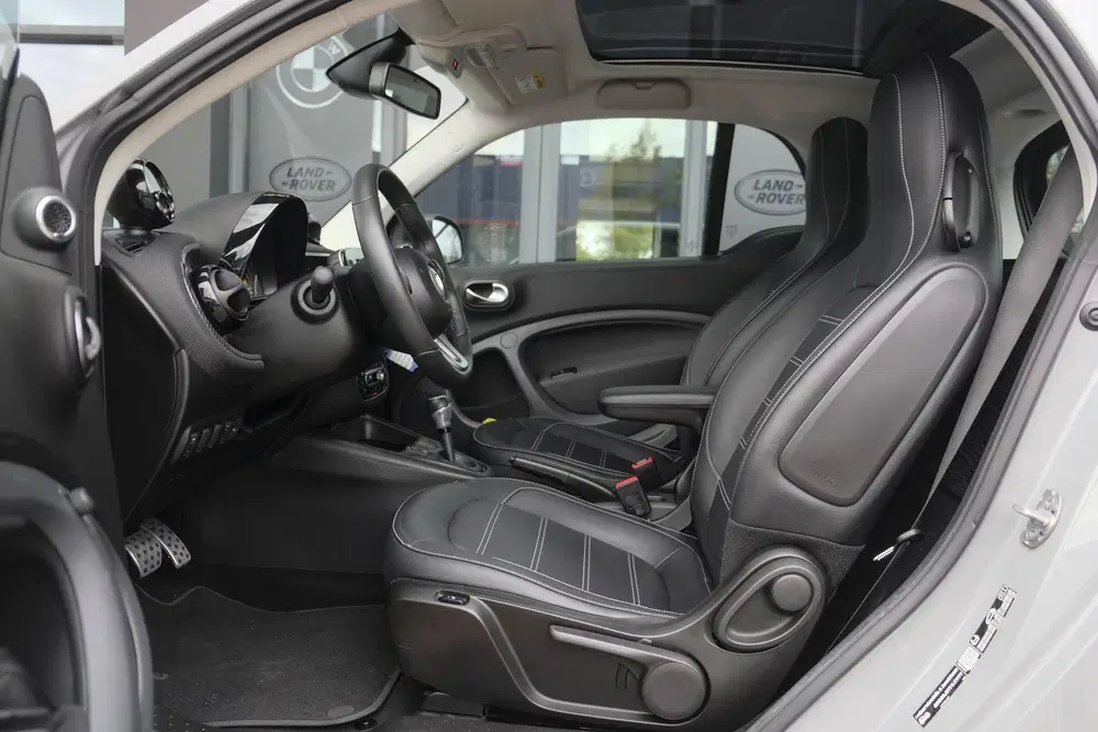 Smart forTwo EQ BRABUS 82pk 18 kWh Edition 1 Panoramada uit 2020, foto 10