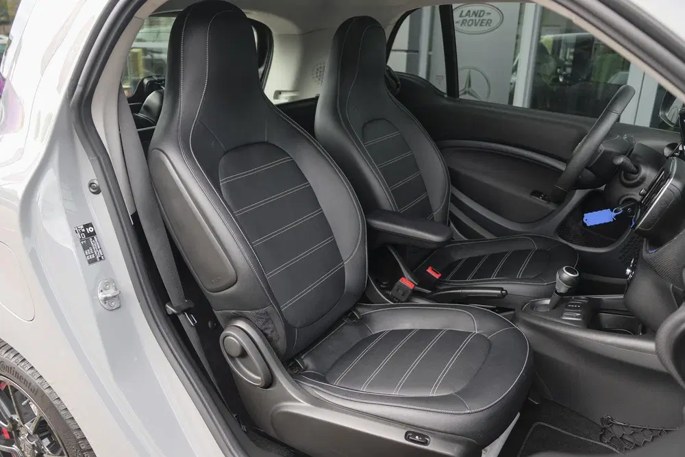 Smart forTwo EQ BRABUS 82pk 18 kWh Edition 1 Panoramada uit 2020, foto 11