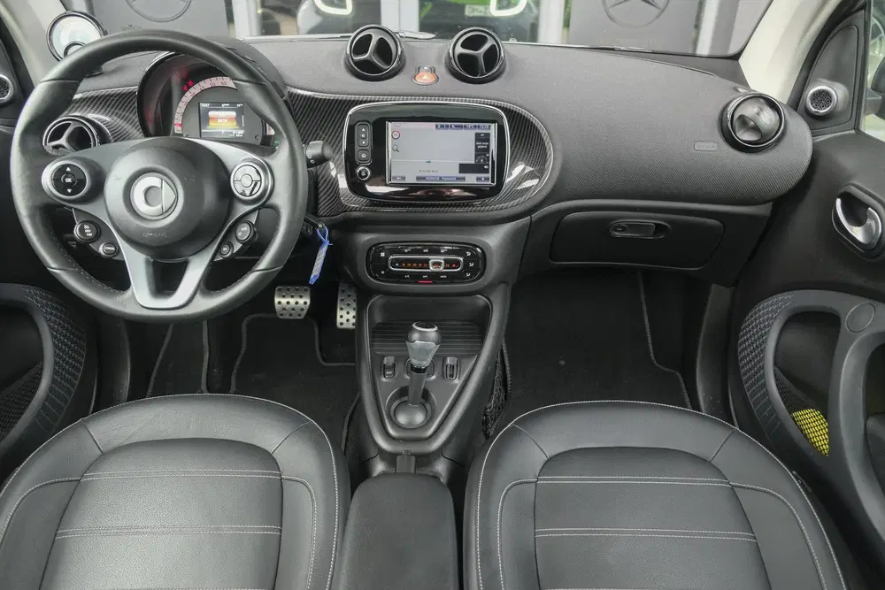Smart forTwo EQ BRABUS 82pk 18 kWh Edition 1 Panoramada uit 2020, foto 3