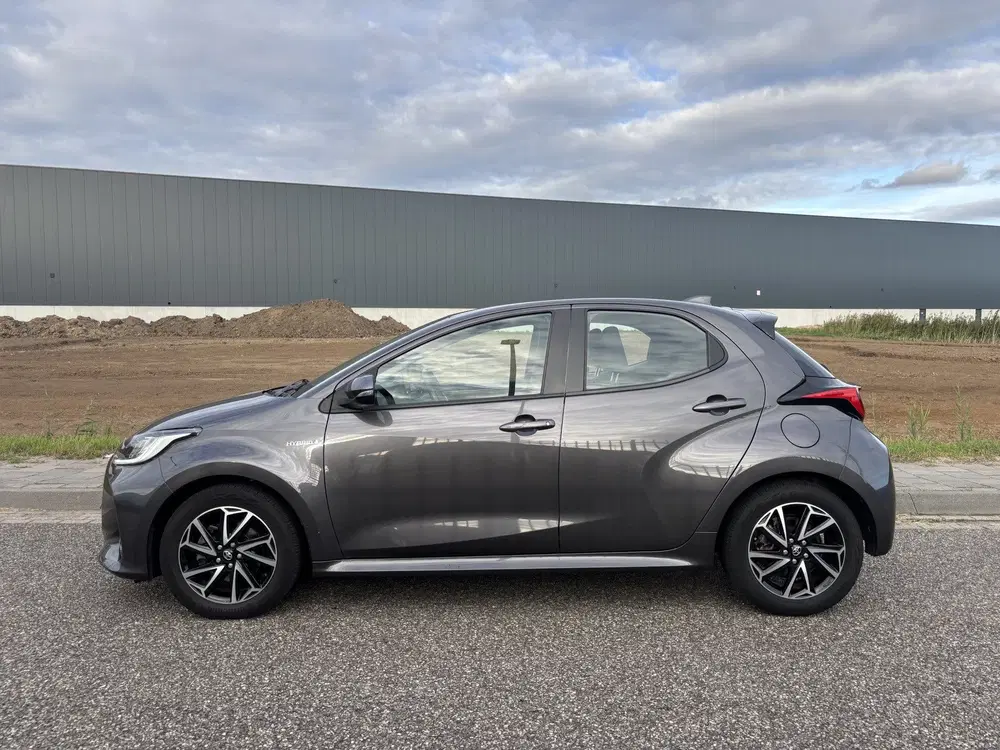 Toyota Yaris 1.5 Hybrid Dynamic Achteruitrijcamera uit 2021, foto 10