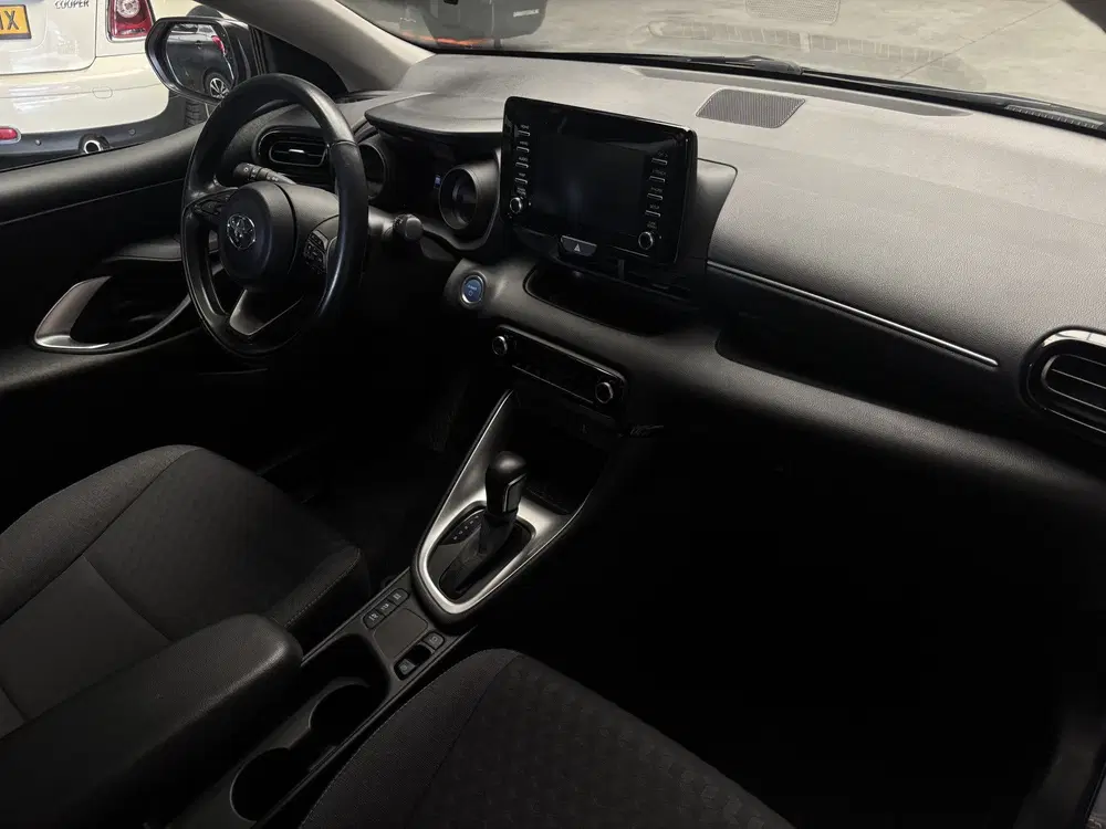 Toyota Yaris 1.5 Hybrid Dynamic Achteruitrijcamera uit 2021, foto 11