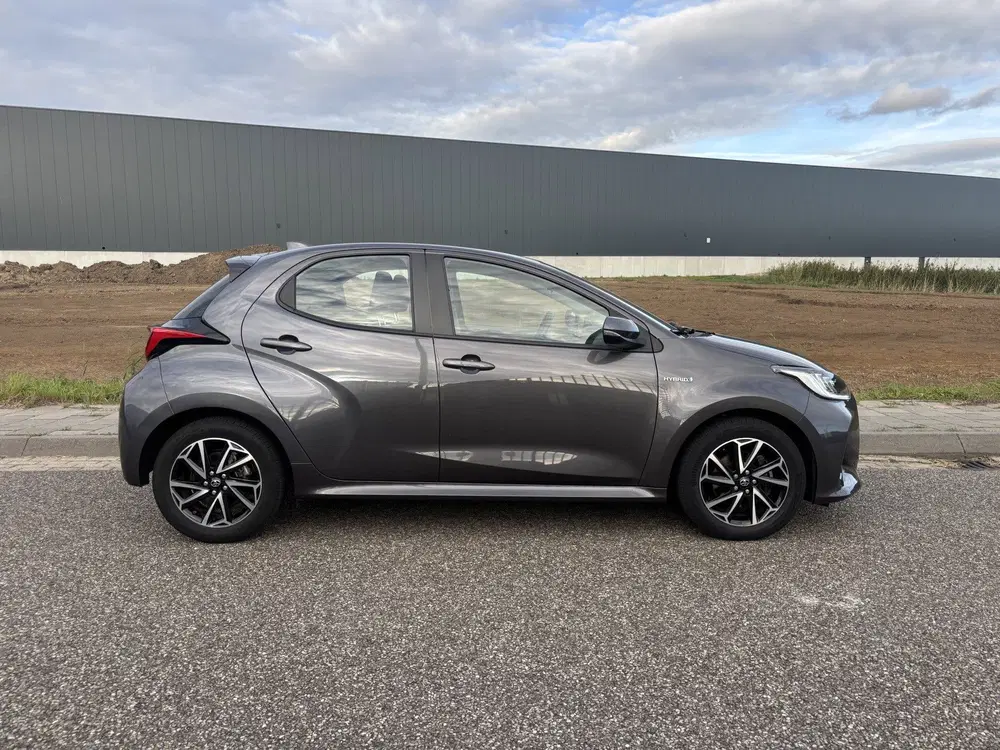 Toyota Yaris 1.5 Hybrid Dynamic Achteruitrijcamera uit 2021, foto 2