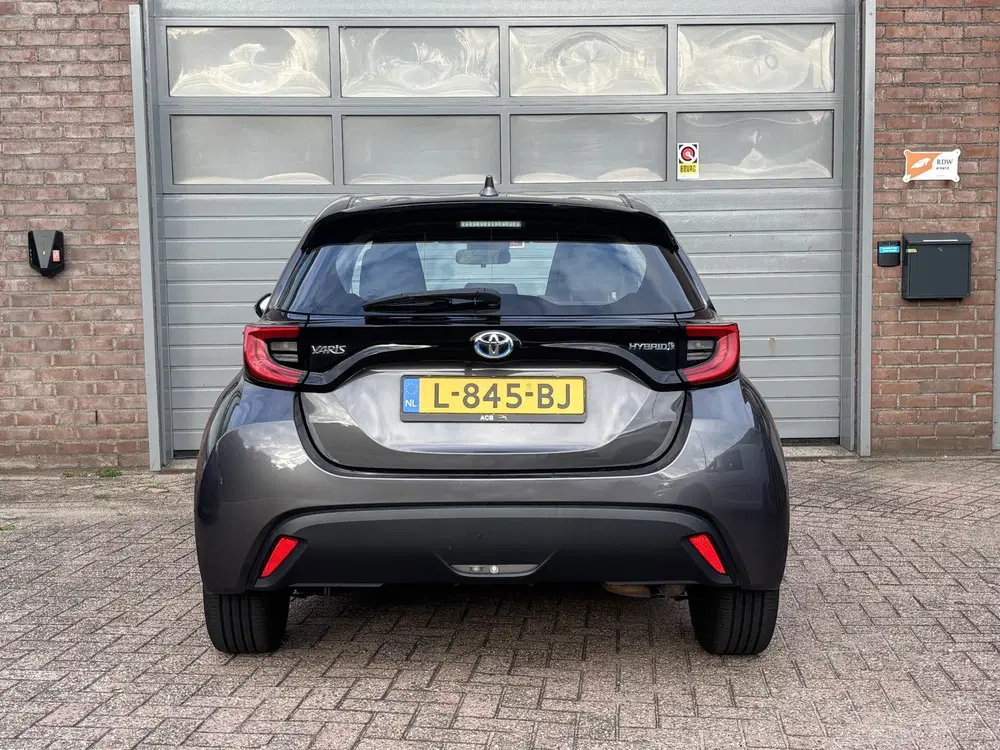 Toyota Yaris 1.5 Hybrid Dynamic Achteruitrijcamera uit 2021, foto 6