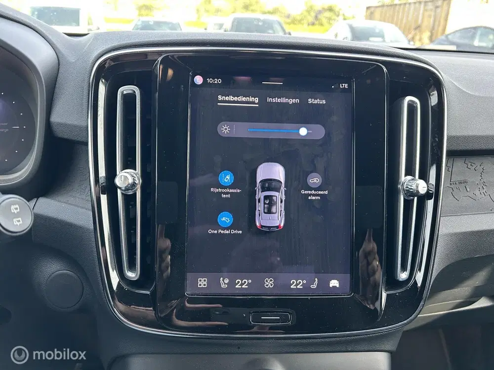 Volvo XC40 Recharge Plus 70 kWh uit 2023, foto 15