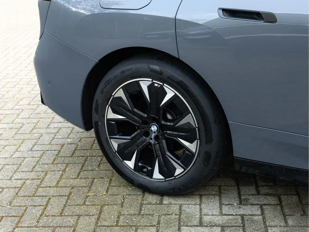 BMW iX xDrive60 112kWh uit 2025, foto 13