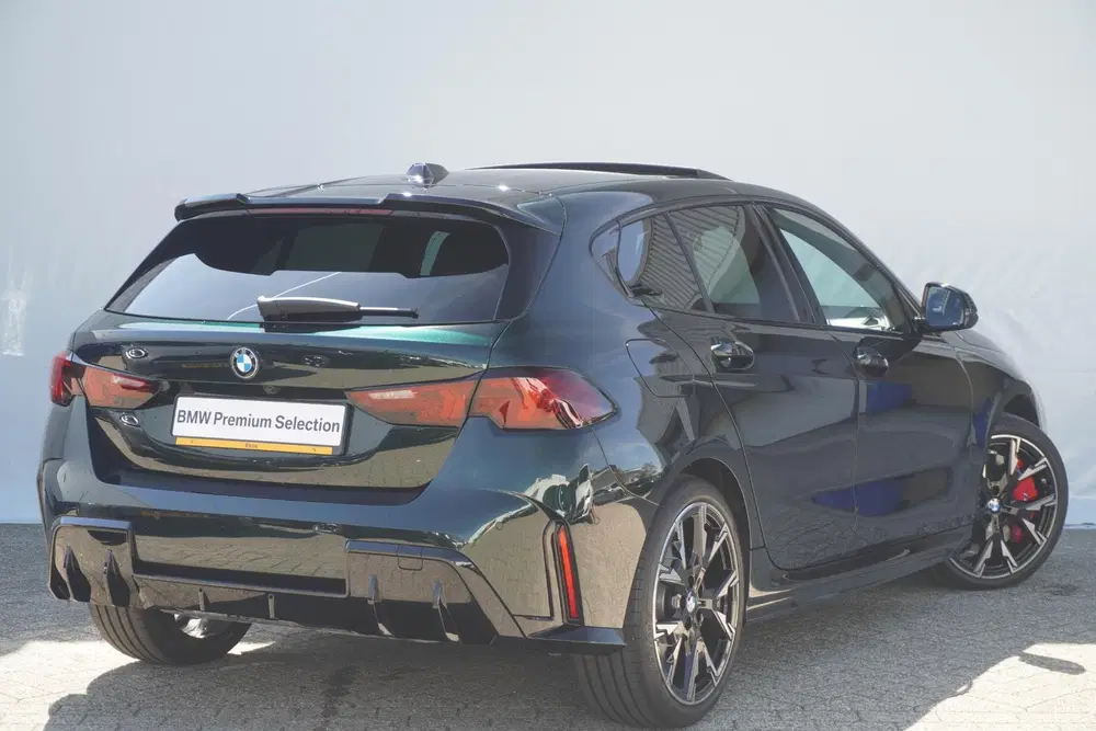 BMW 1-serie 5-deurs 120 uit 2026, foto 2