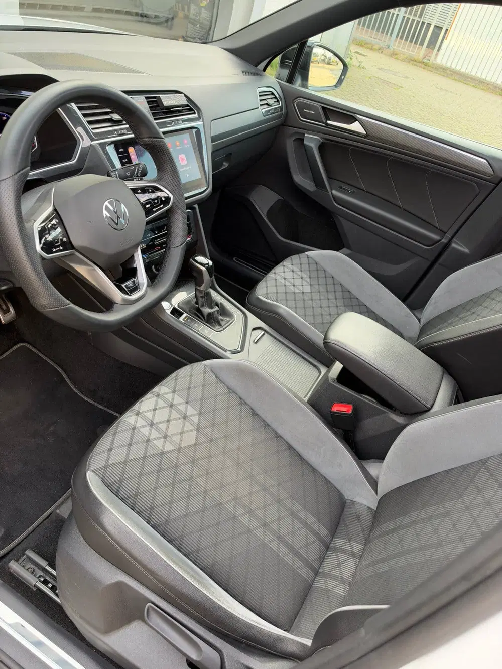 Volkswagen Tiguan R-Line 1.5 TSI DSG uit 2021, foto 10