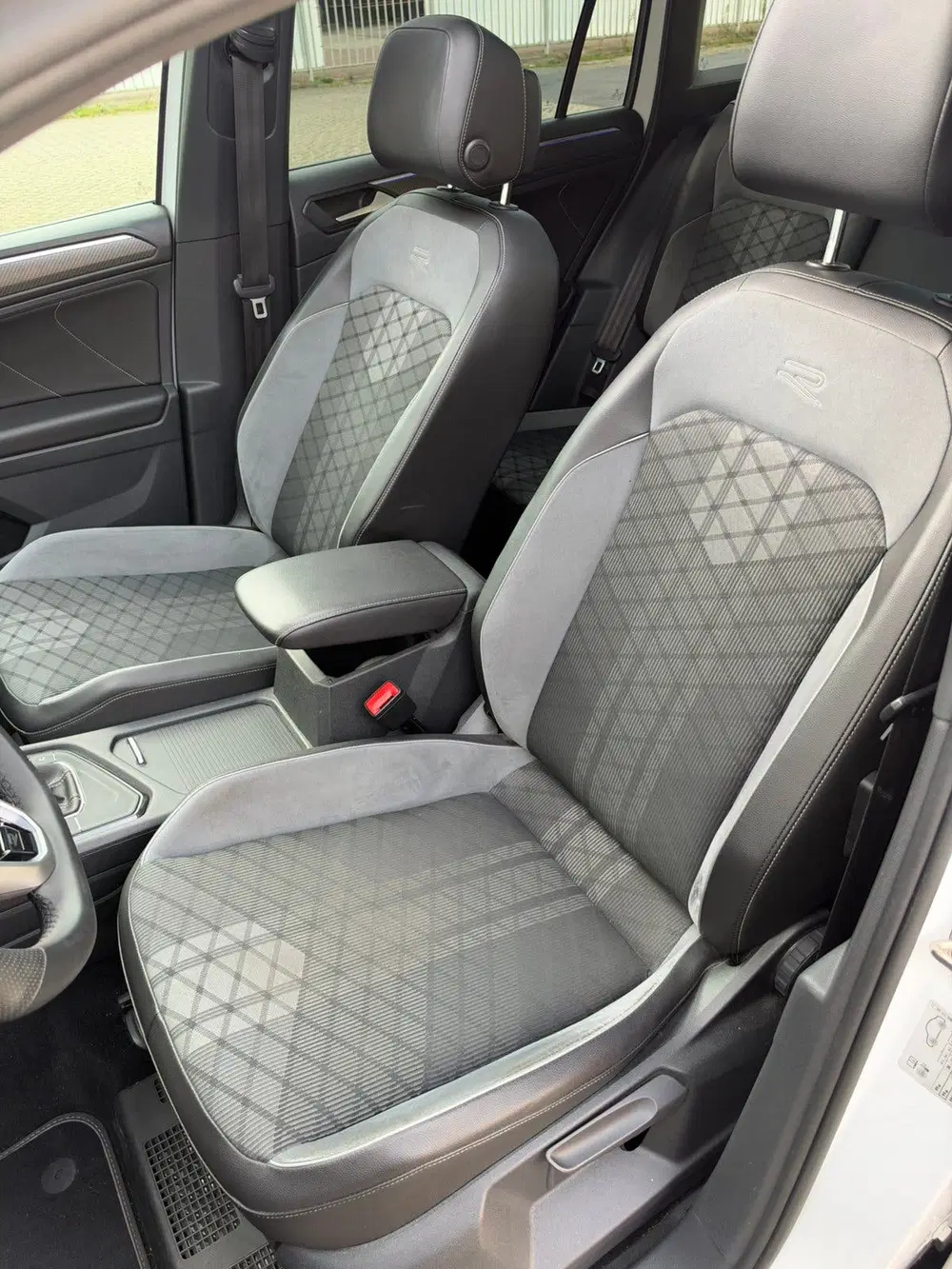 Volkswagen Tiguan R-Line 1.5 TSI DSG uit 2021, foto 11