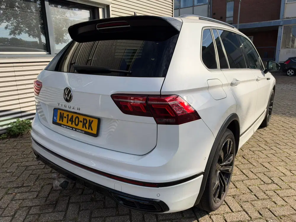 Volkswagen Tiguan R-Line 1.5 TSI DSG uit 2021, foto 2