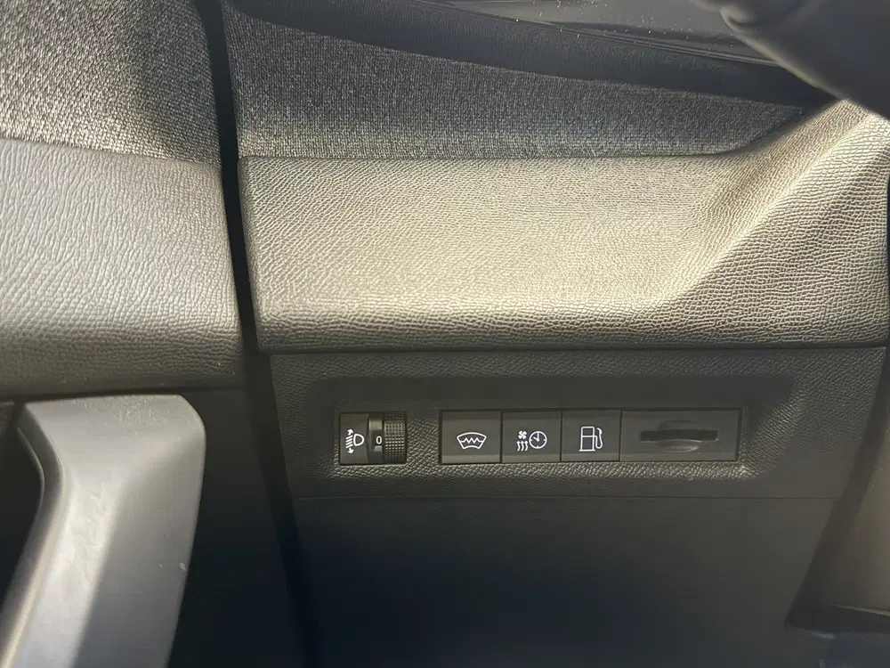 Peugeot 408 1.6 HYbrid Allure 180 EAT8 Navigatie Full uit 2024, foto 15