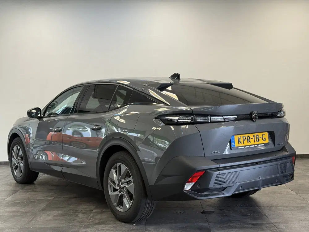 Peugeot 408 1.6 HYbrid Allure 180 EAT8 Navigatie Full uit 2024, foto 3
