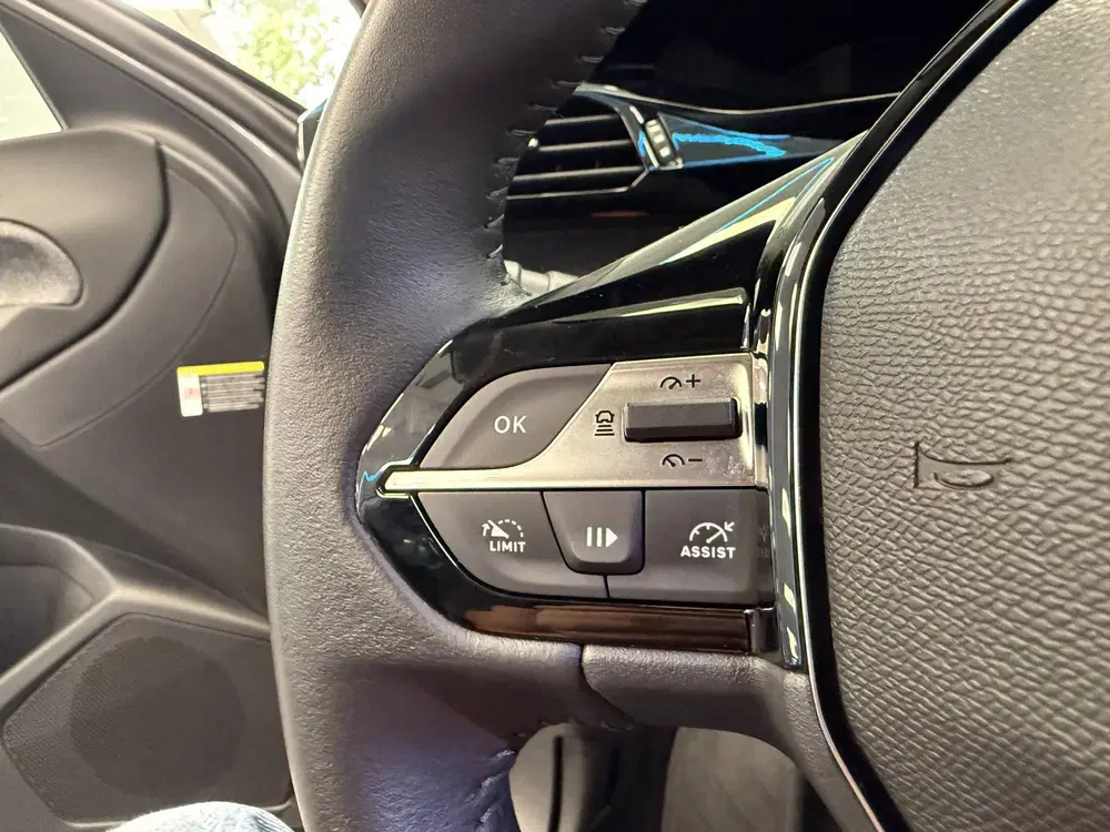 Peugeot 408 1.6 HYbrid Allure 180 EAT8 Navigatie Full uit 2024, foto 8