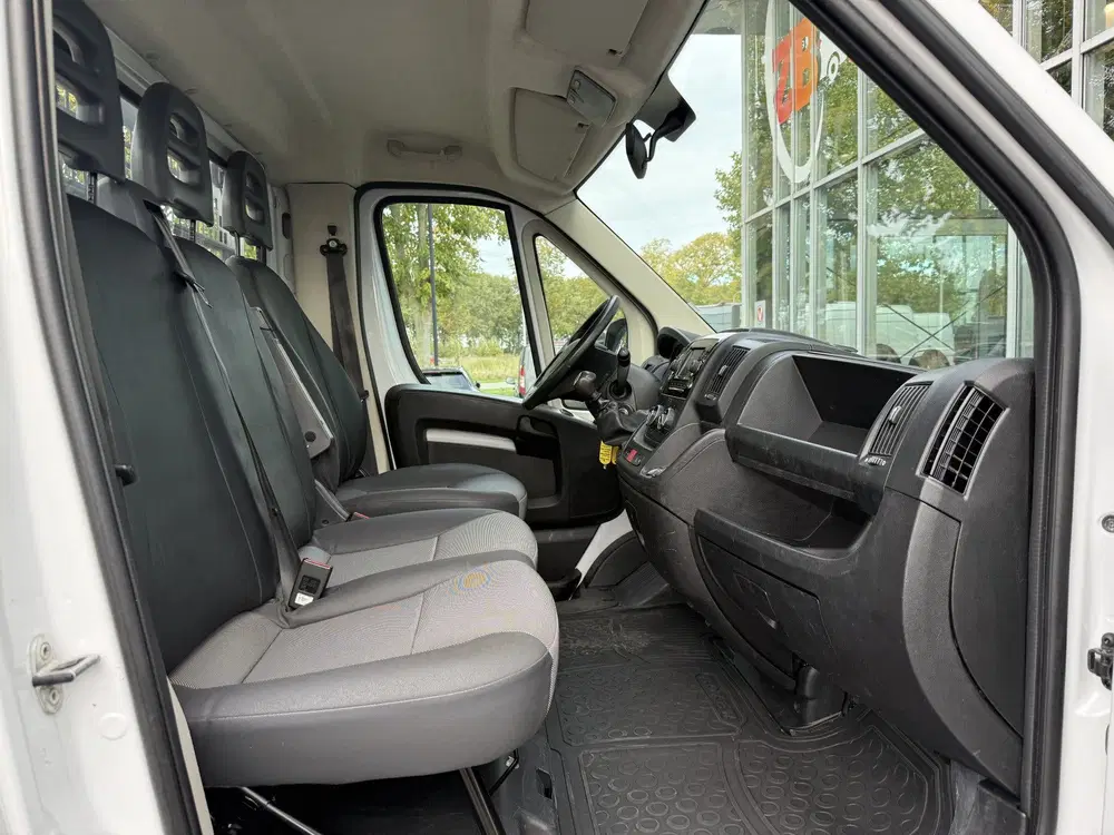 Peugeot Boxer 335 2.2 BlueHDi 165 L4 Pick-up uit 2022, foto 13