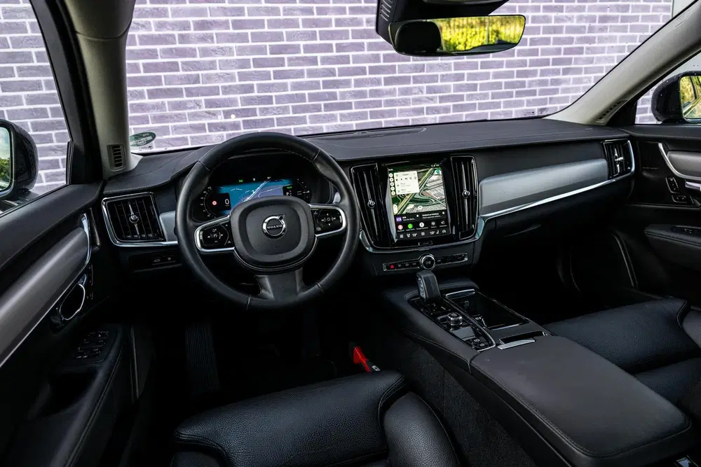 Volvo V90 2.0 T6 Plug-in hybrid AWD Ultra Dark uit 2024, foto 11