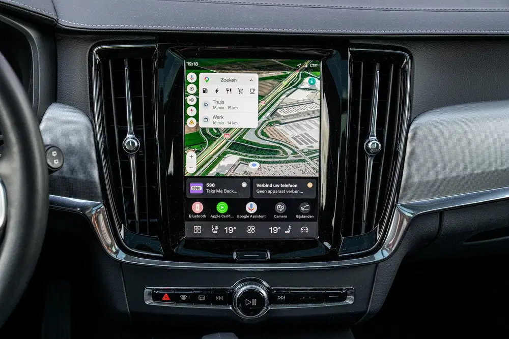 Volvo V90 2.0 T6 Plug-in hybrid AWD Ultra Dark uit 2024, foto 12