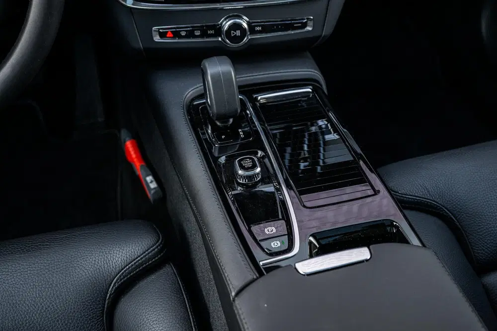 Volvo V90 2.0 T6 Plug-in hybrid AWD Ultra Dark uit 2024, foto 13