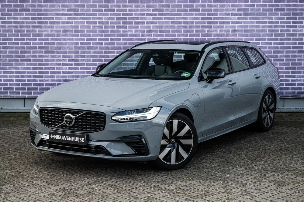 Volvo V90 2.0 T6 Plug-in hybrid AWD Ultra Dark uit 2024, foto 15