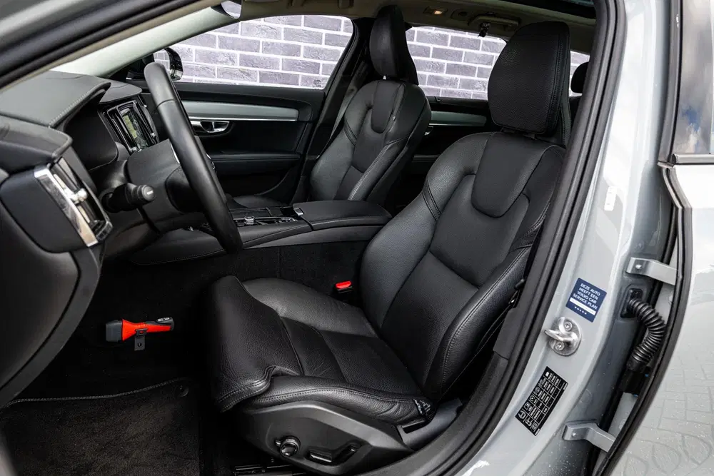 Volvo V90 2.0 T6 Plug-in hybrid AWD Ultra Dark uit 2024, foto 6