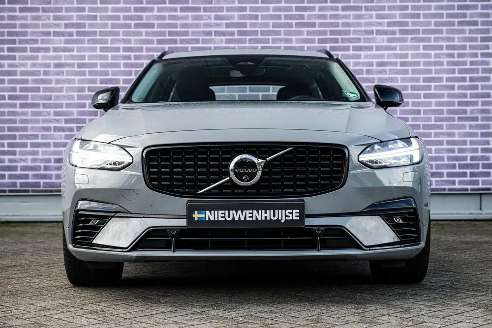 Volvo V90 2.0 T6 Plug-in hybrid AWD Ultra Dark uit 2024, foto 9