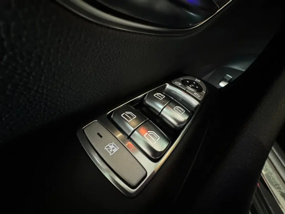 Mercedes-Benz E-Klasse 200 4MATIC Pano uit 2019, foto 13
