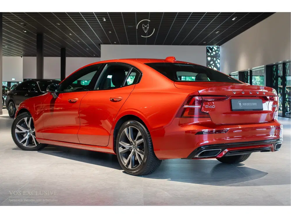 Volvo S60 2.0 T6 AWD Twin Engine R-Design Harman-Kar uit 2020, foto 2