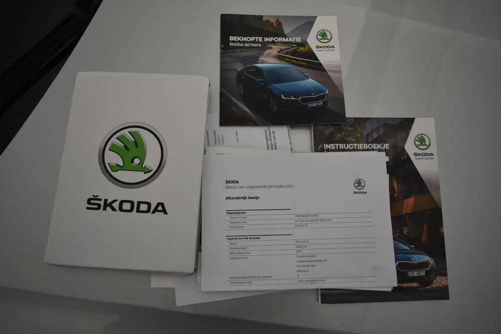 Skoda Octavia 1.0 e-TSI Sportline Virtual Schaalstoelen uit 2023, foto 12