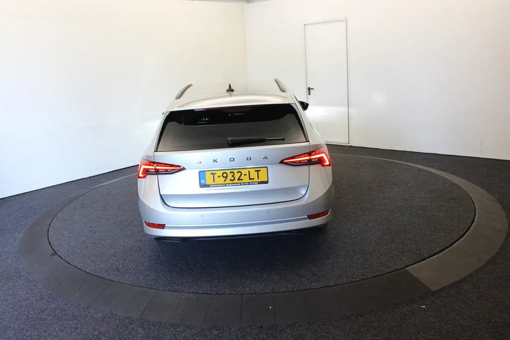 Skoda Octavia 1.0 e-TSI Sportline Virtual Schaalstoelen uit 2023, foto 15