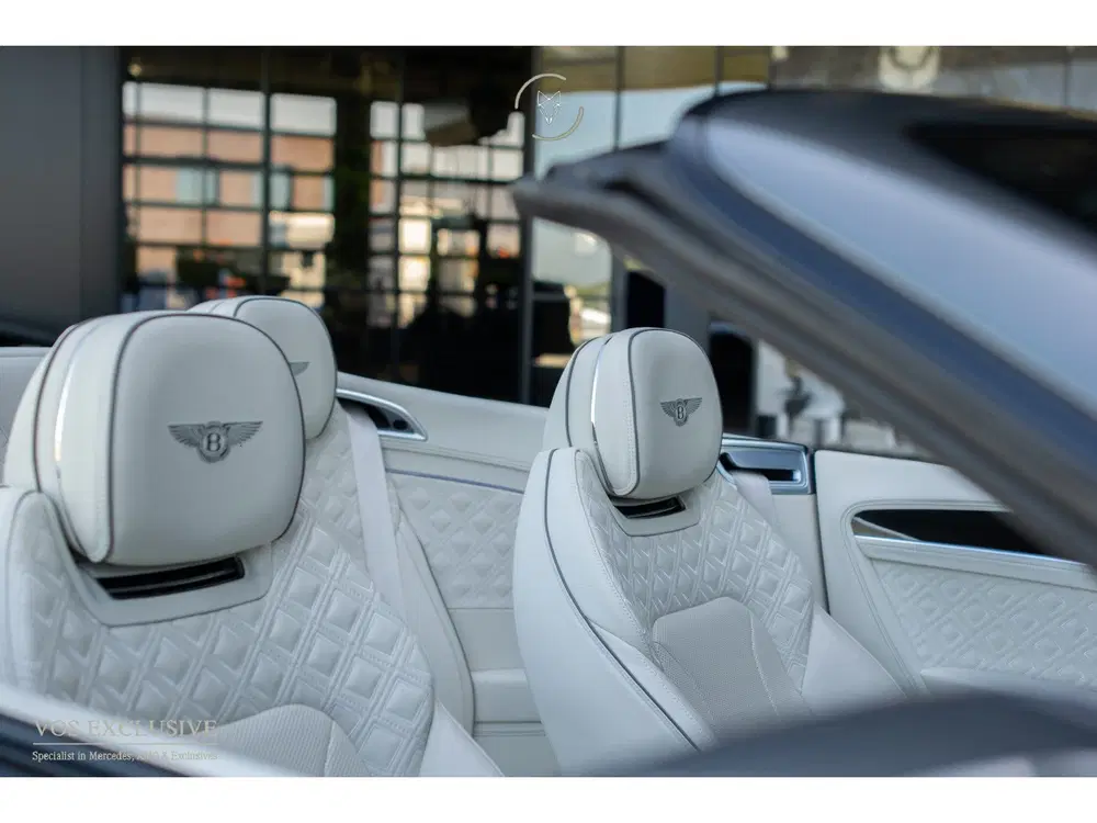 Bentley Continental GTC 4.0 V8 Mulliner uit 2022, foto 10